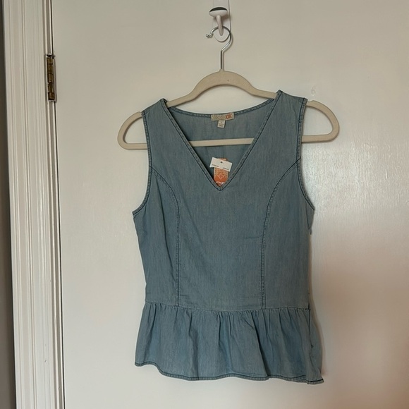 NWT- GB shirt- size small (runs a little small) -light blue - Picture 1 of 4